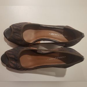 Donald J. Pliner Womans Size 7 Leapard Print Wedge